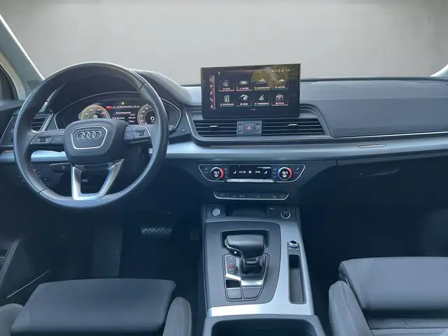 Audi Q5 view 9