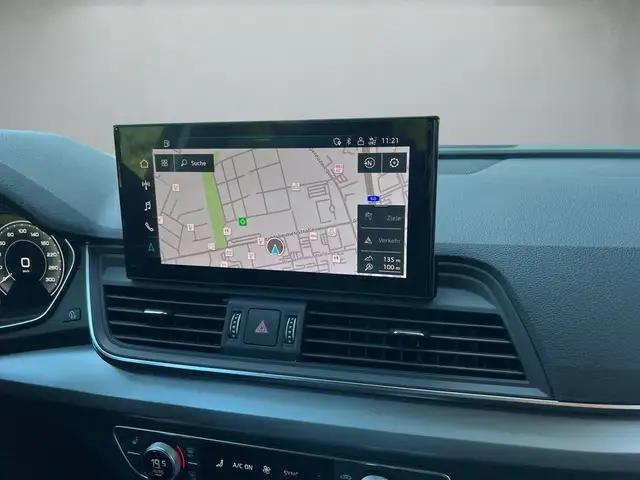 Audi Q5 view 11