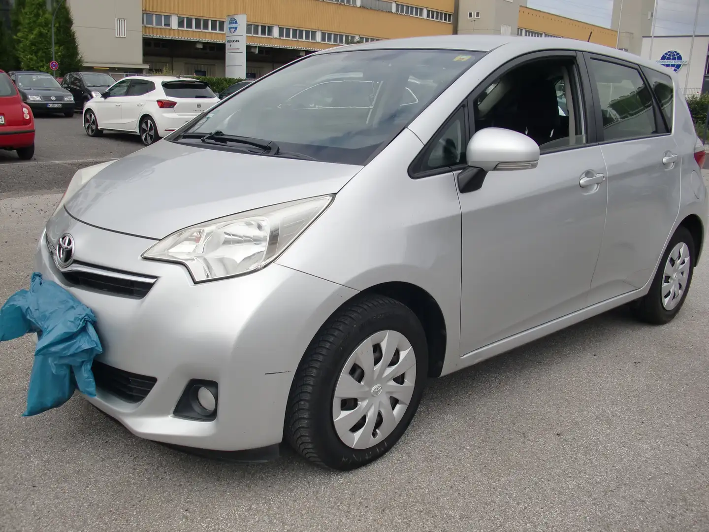Toyota Verso-S Verso S Verso S 1.33 VVT-i Life Silber - 1