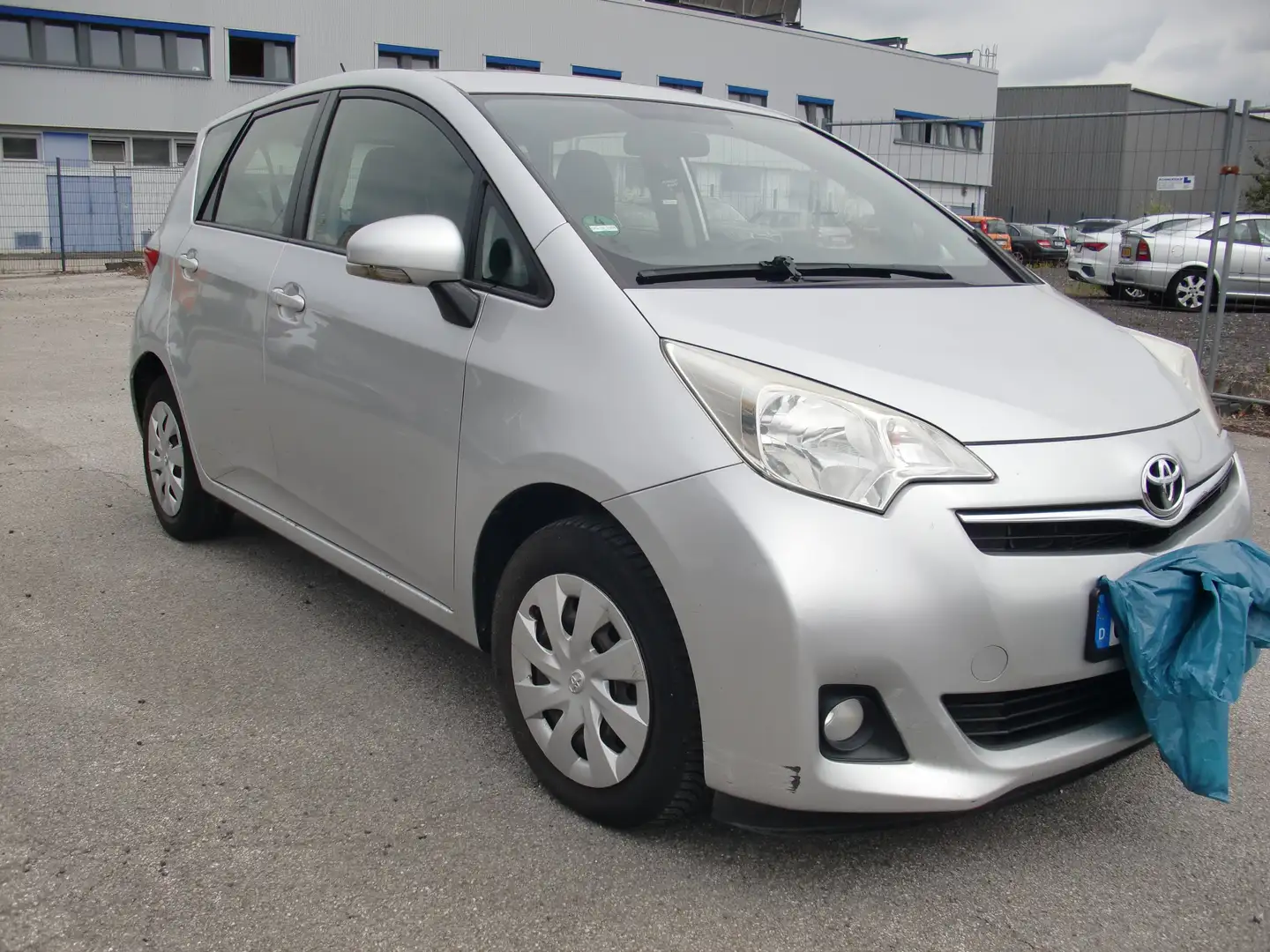 Toyota Verso-S Verso S Verso S 1.33 VVT-i Life Silber - 2