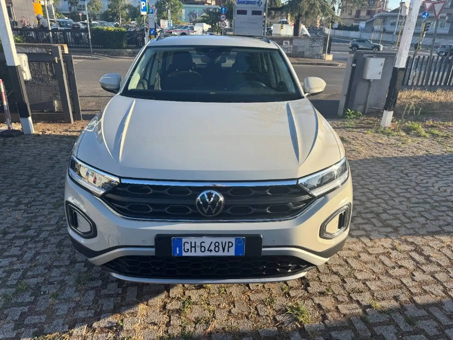 Volkswagen T-Roc 1.0 TSI Life UNIPRO  KM CERTIFICATI NO VINCOLI Beige - 2