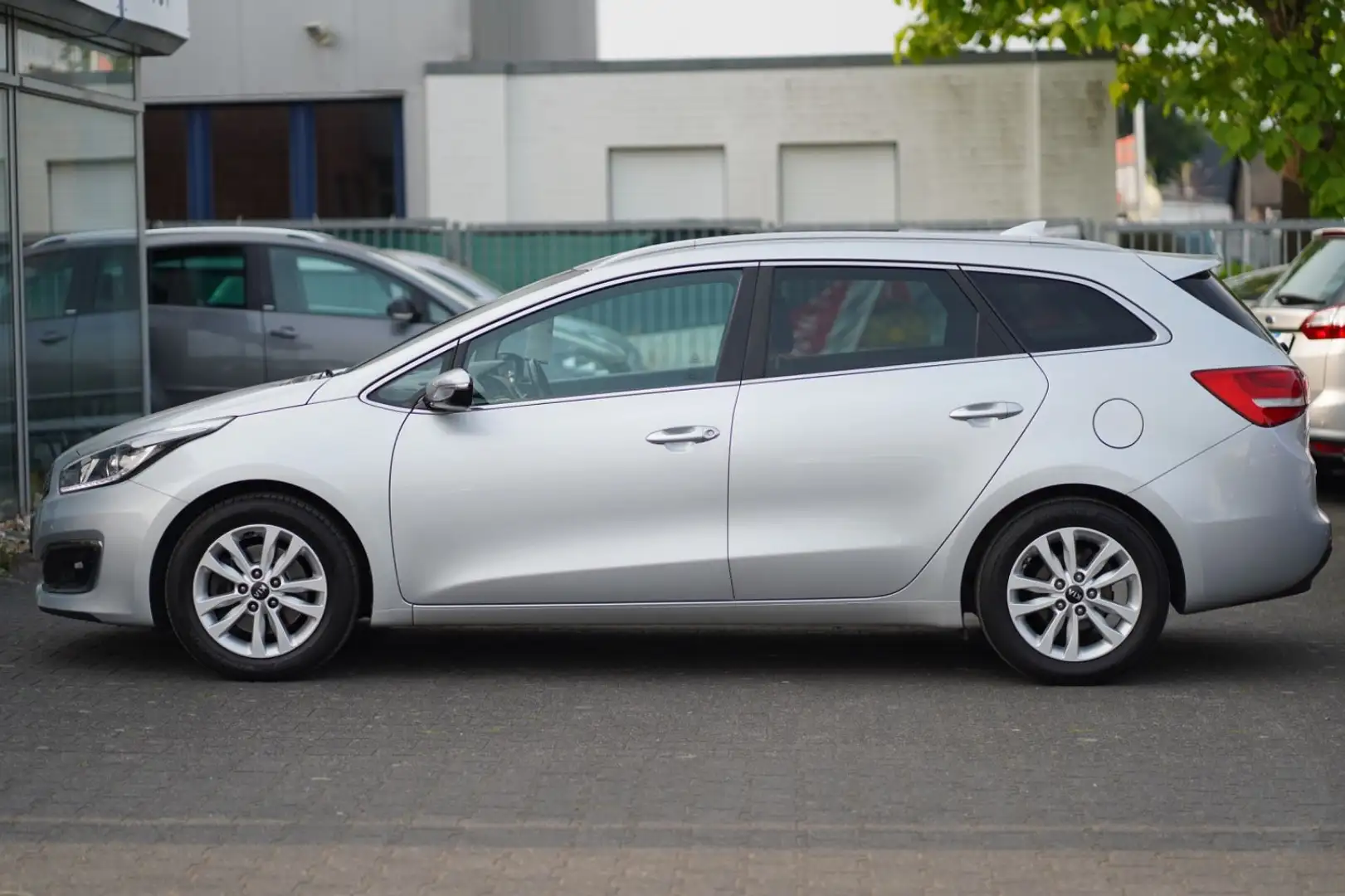 Kia Ceed SW / cee'd SW Ceed Sportswagon Spirit Kamera Automatik PDC USB Gris - 2