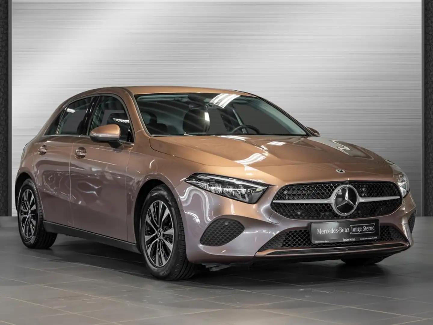 Mercedes-Benz A 180 DISTR KAMERA SPUR PDC SHZ Gold - 2