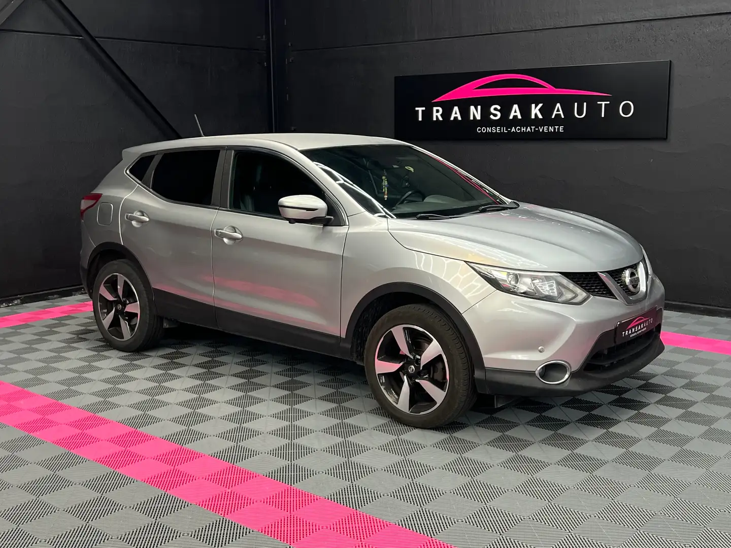 Nissan Qashqai 1.6 dCi 2WD N-Vision Grijs - 1