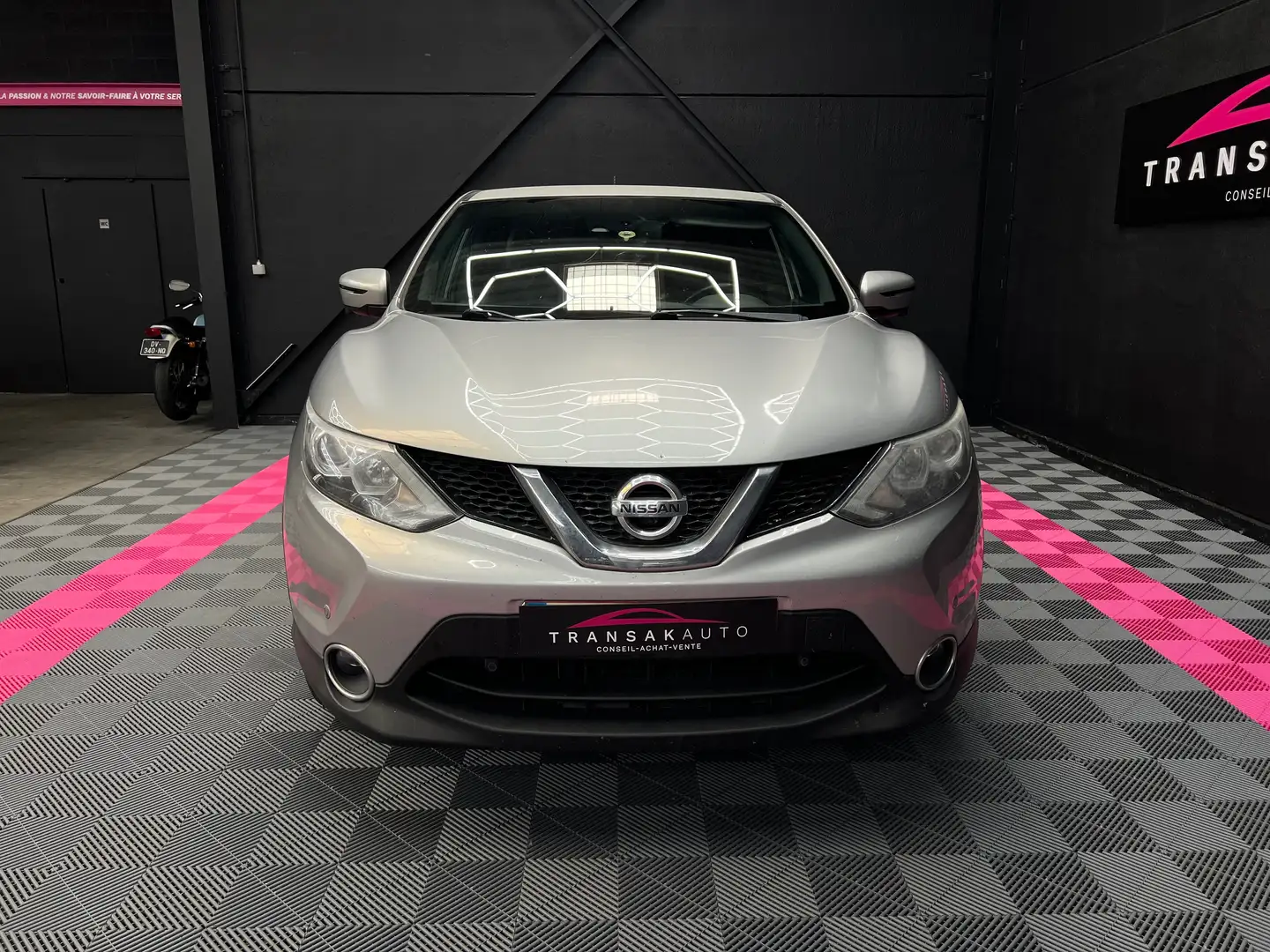 Nissan Qashqai 1.6 dCi 2WD N-Vision Grijs - 2