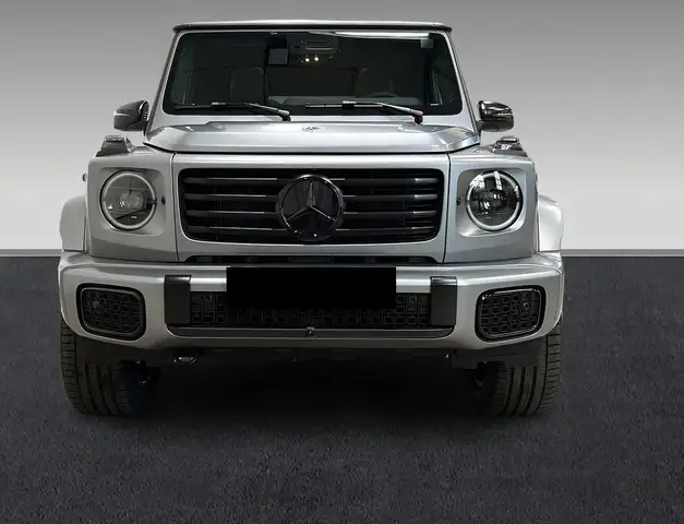 Mercedes-Benz 450 view 4