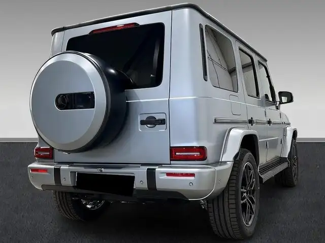 Mercedes-Benz 450 view 2
