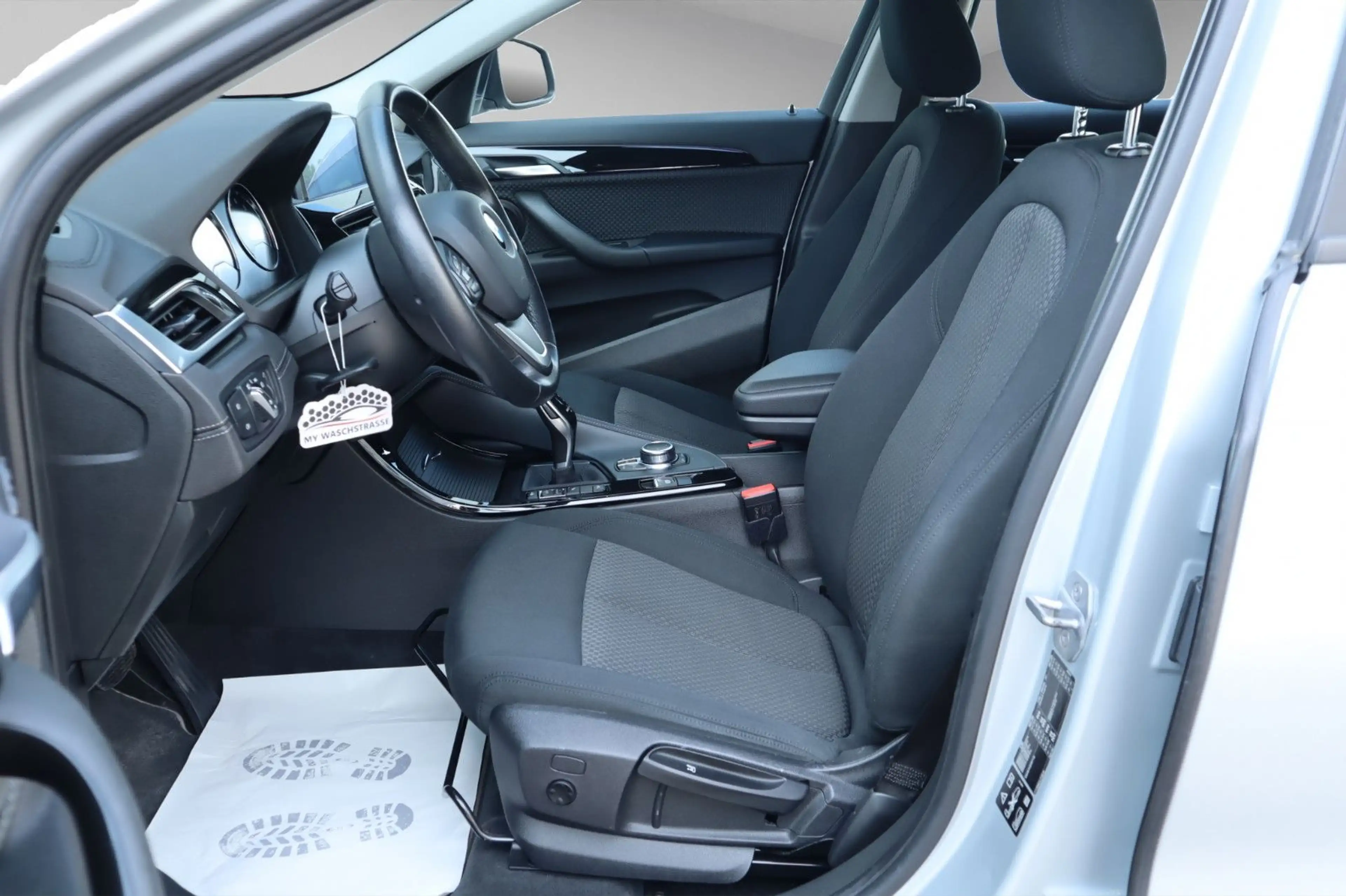 BMW X2 xDrive 20i Advantage /LED/NAVI/SHZ/PDC v+h/ — photo 14