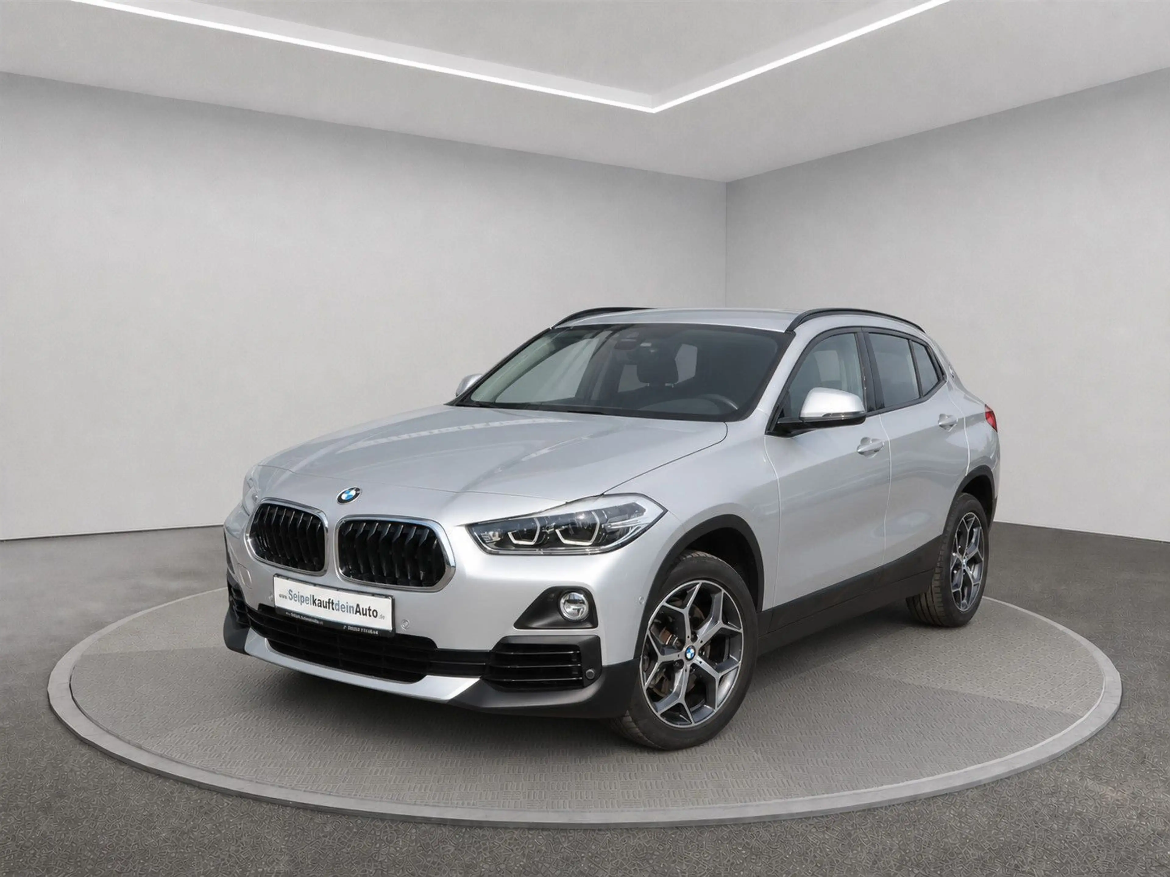 BMW X2 xDrive 20i Advantage /LED/NAVI/SHZ/PDC v+h/