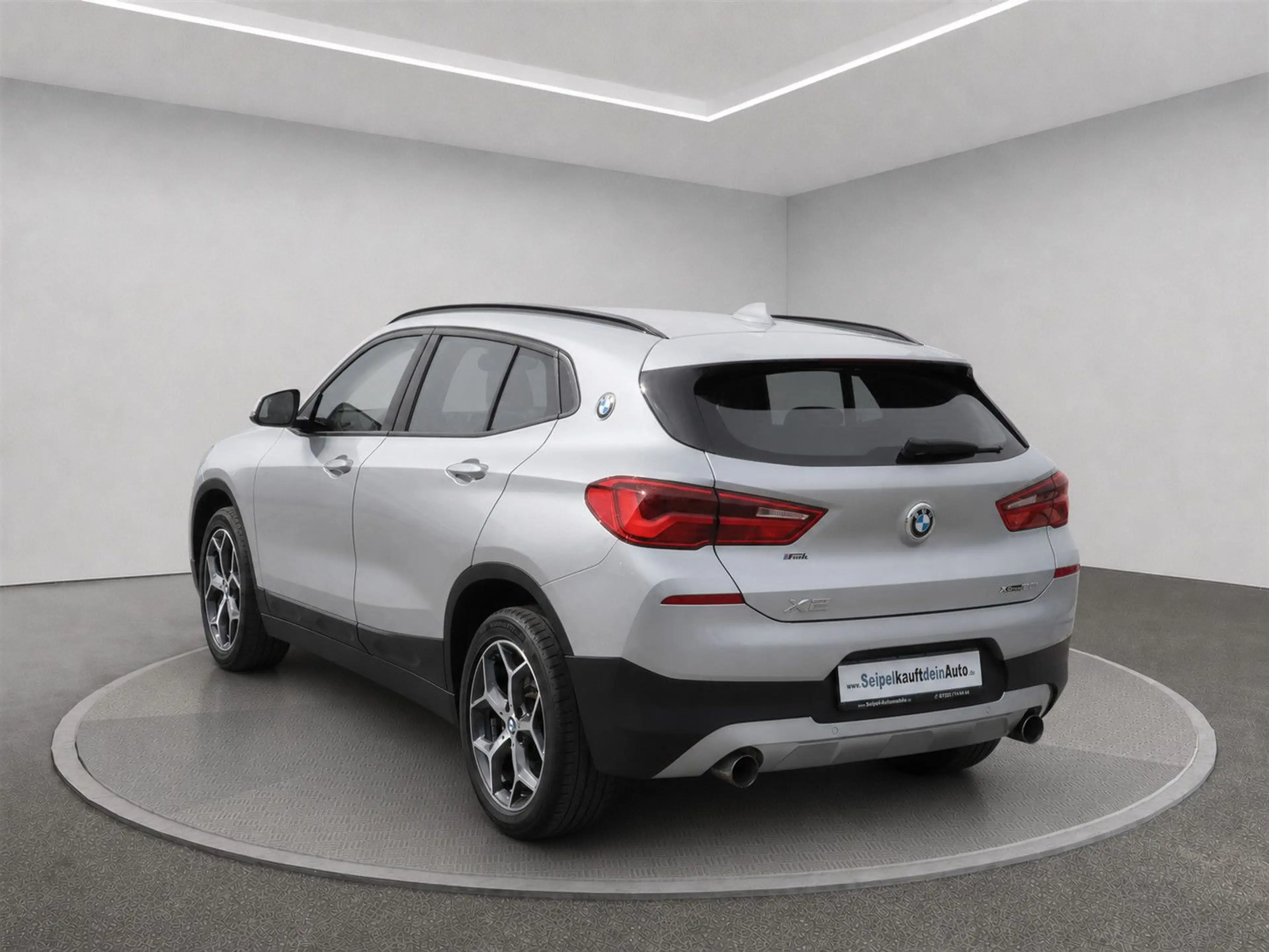 BMW X2 xDrive 20i Advantage /LED/NAVI/SHZ/PDC v+h/ — photo 3
