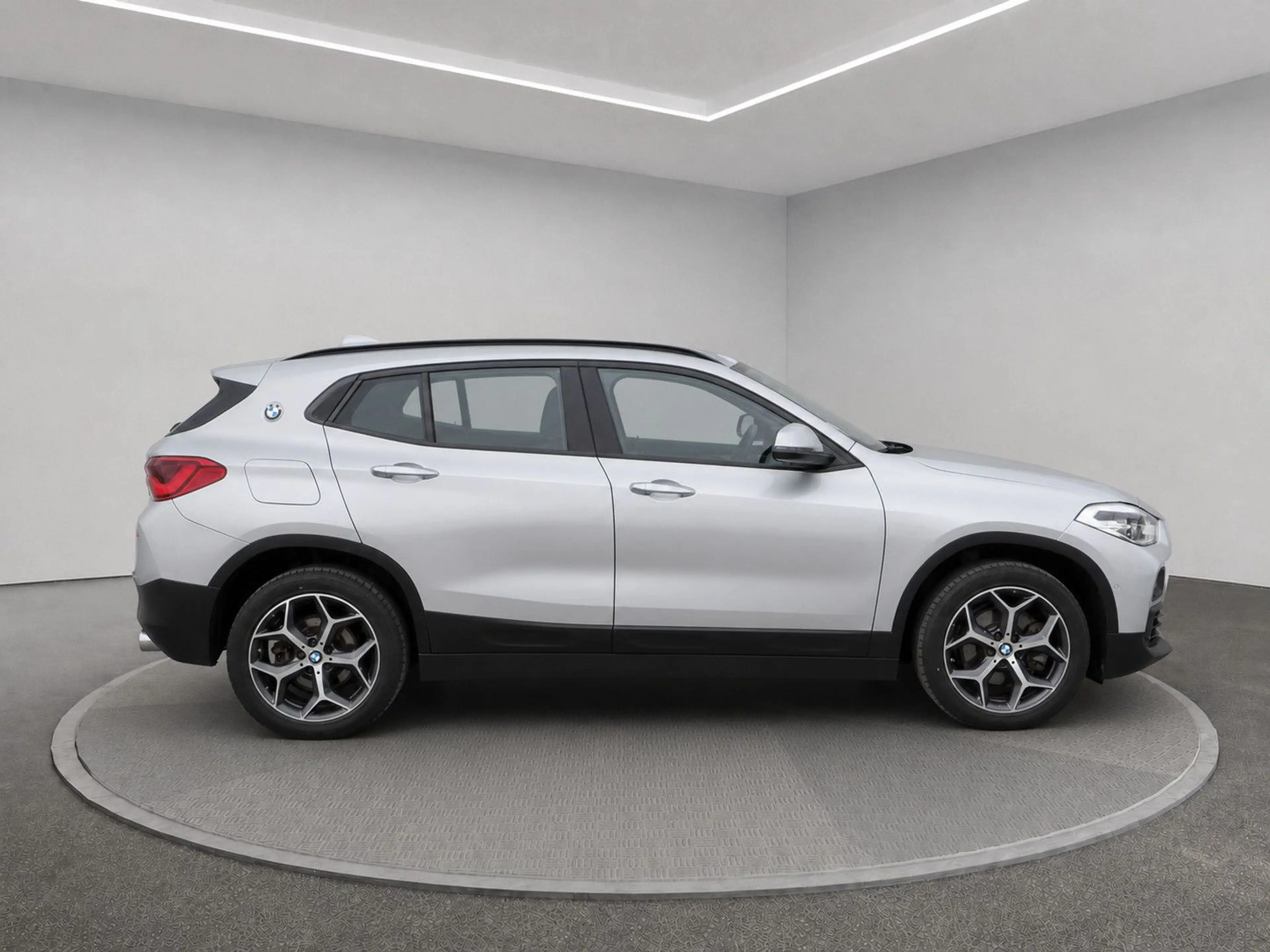 BMW X2 xDrive 20i Advantage /LED/NAVI/SHZ/PDC v+h/ — photo 7