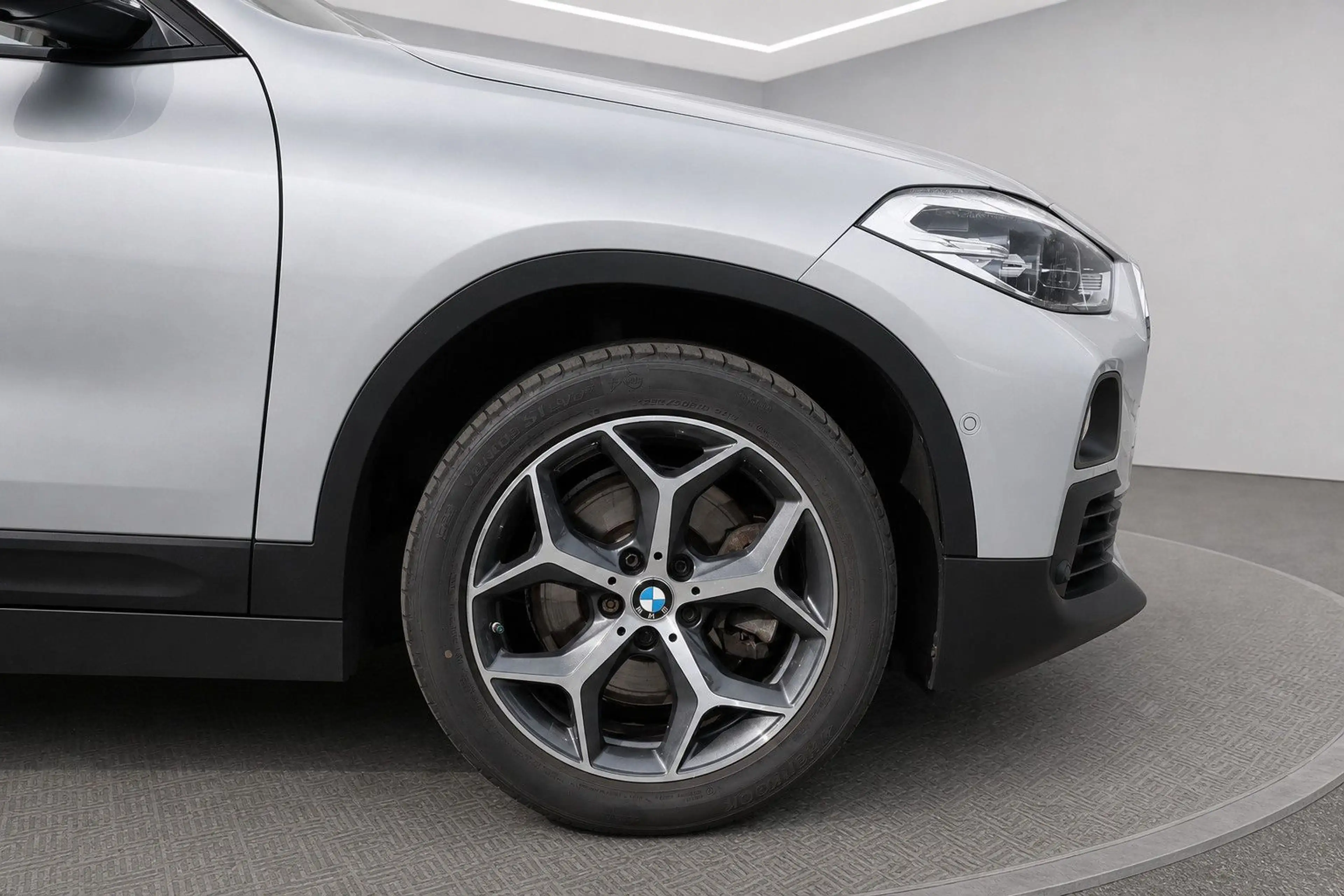 BMW X2 xDrive 20i Advantage /LED/NAVI/SHZ/PDC v+h/ — photo 11