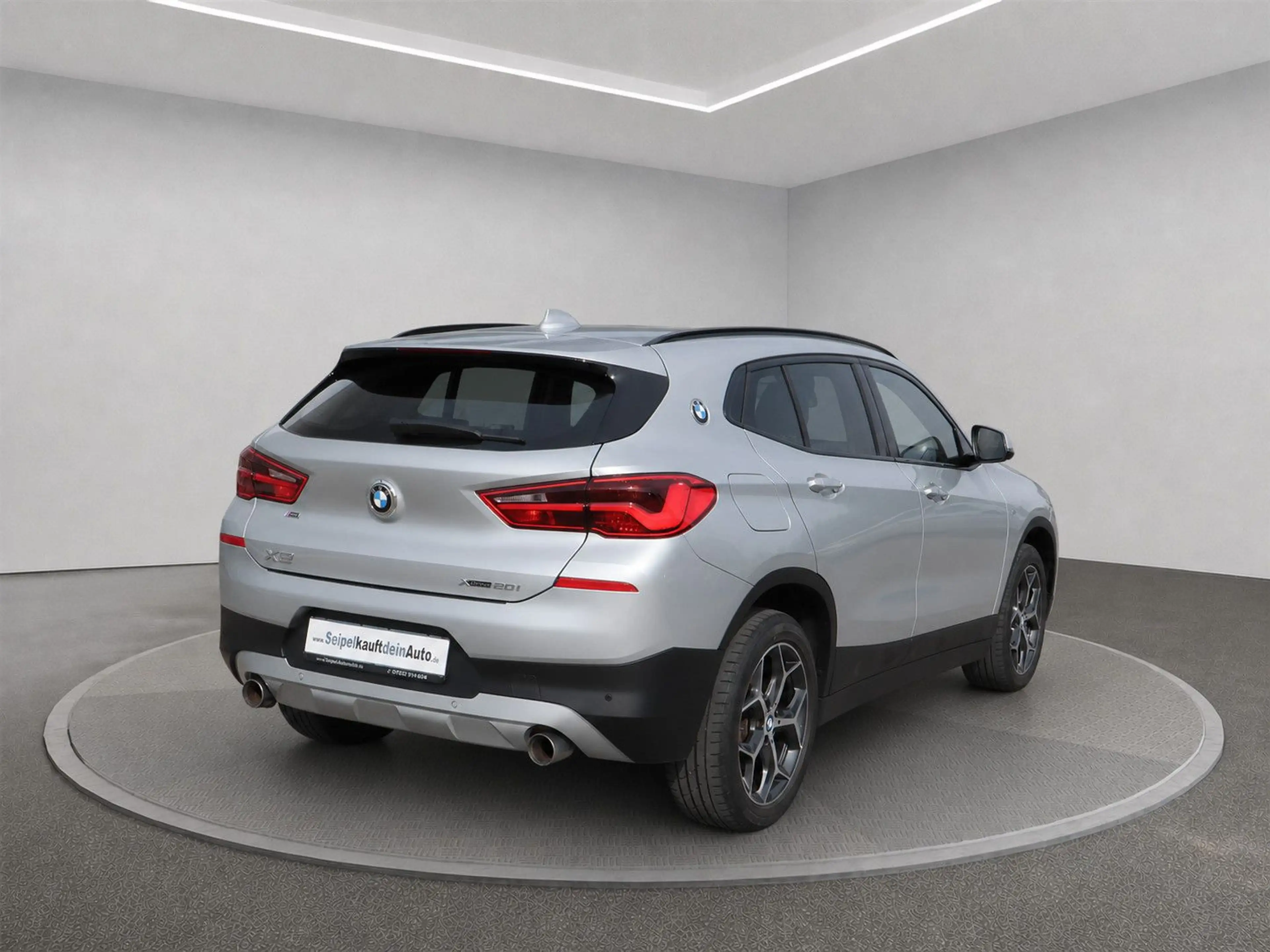 BMW X2 xDrive 20i Advantage /LED/NAVI/SHZ/PDC v+h/ — photo 6
