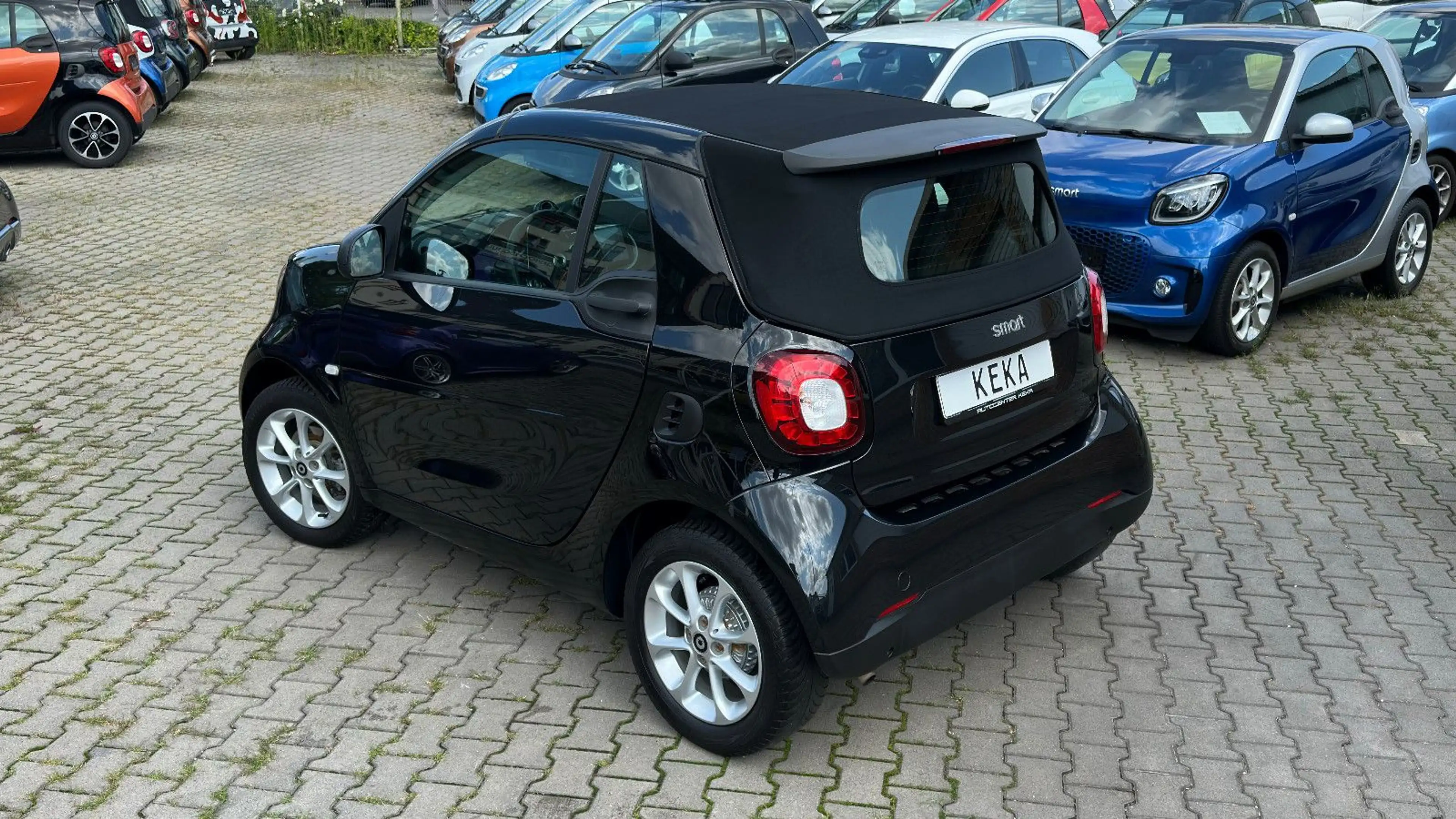 smart forTwo Cabrio BLACK EDITION CarPlay! R-CAM! SHZ! LED! — photo 5
