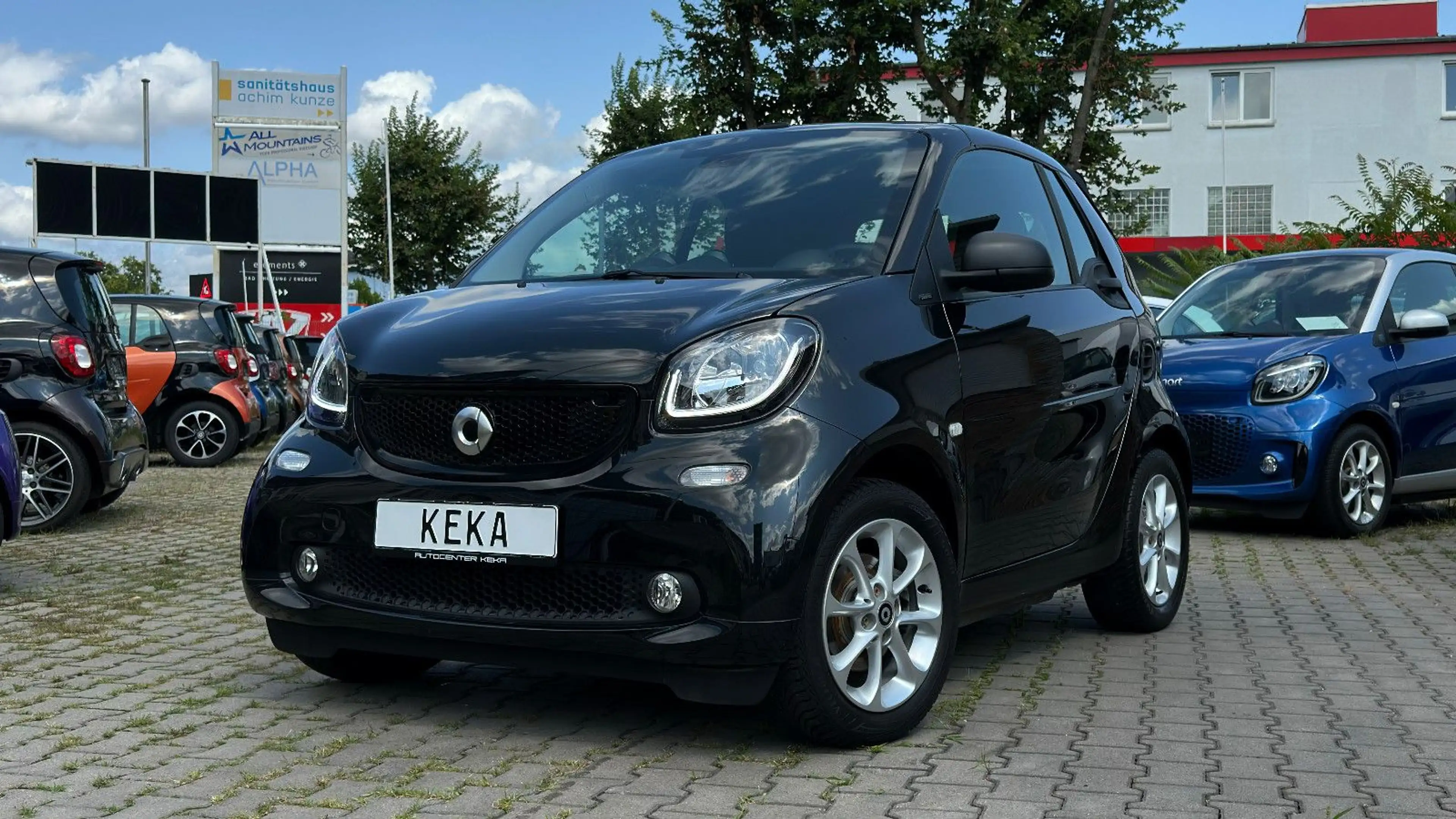 smart forTwo Cabrio BLACK EDITION CarPlay! R-CAM! SHZ! LED!