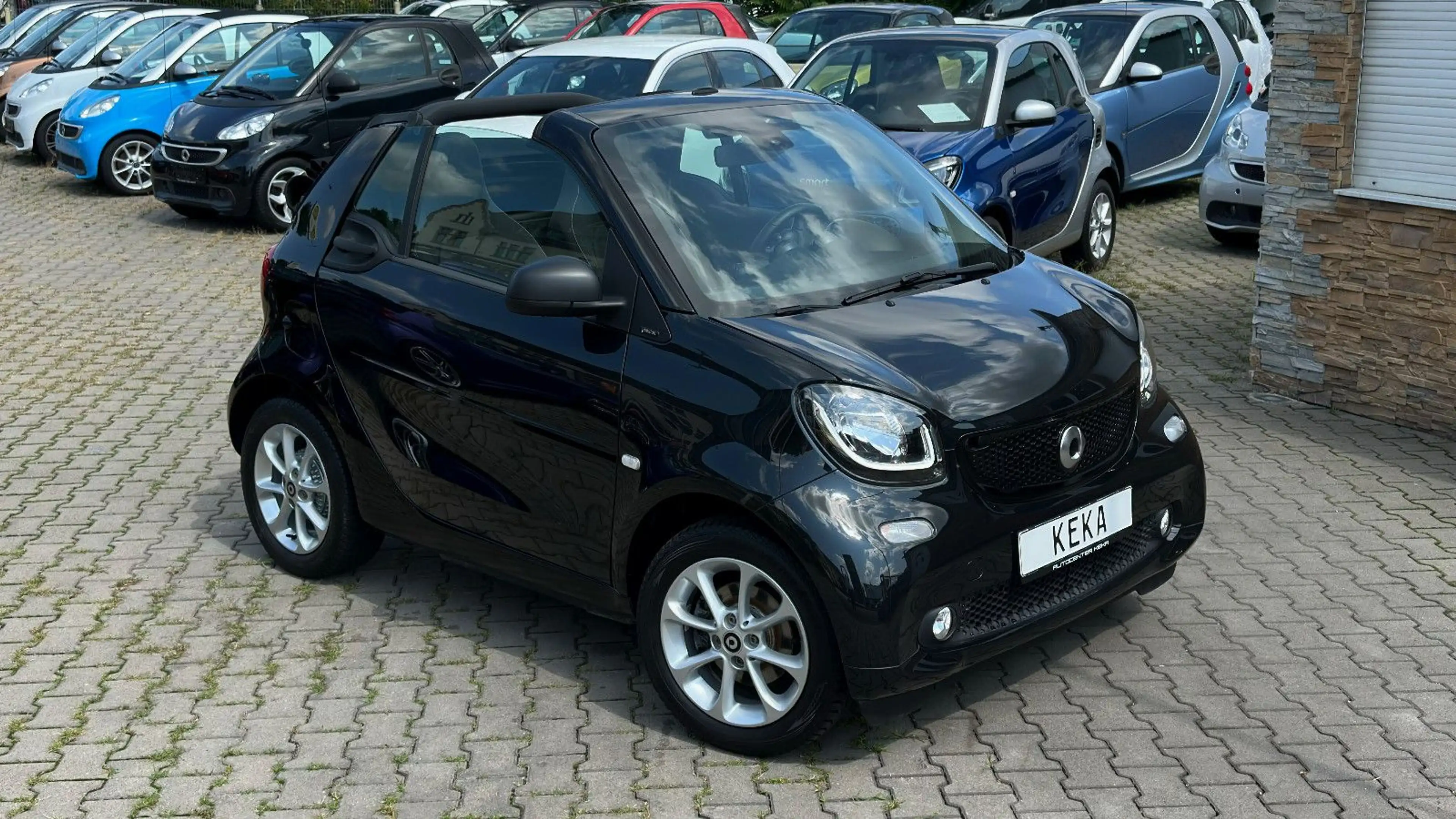 smart forTwo Cabrio BLACK EDITION CarPlay! R-CAM! SHZ! LED! — photo 4