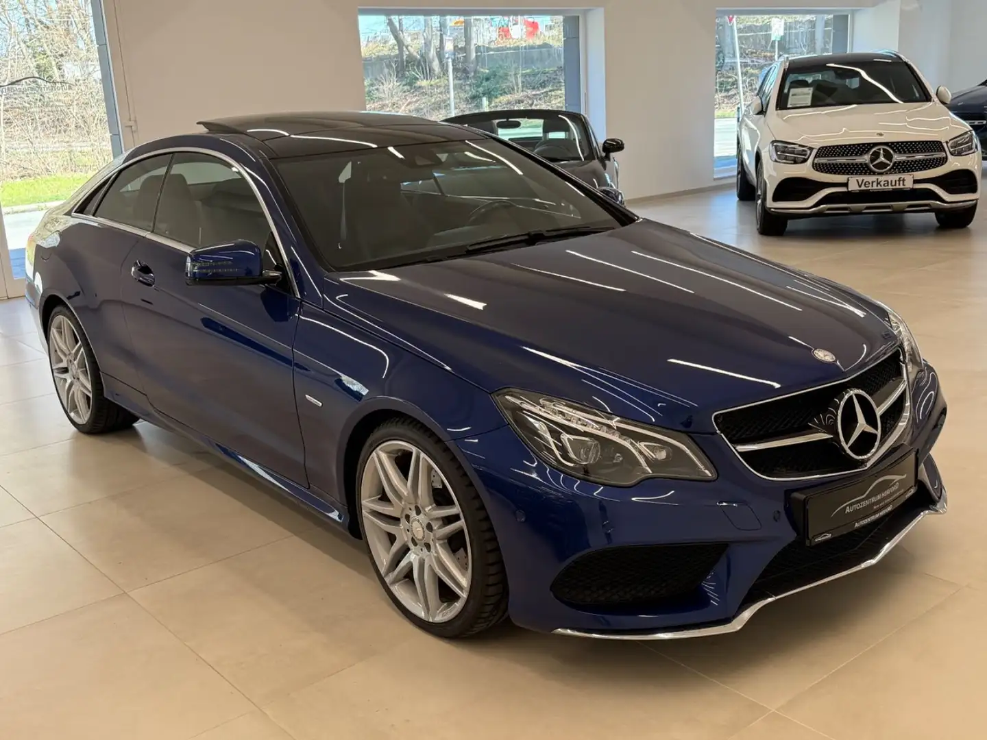 Mercedes-Benz E 320 Coupe AMG Line Sport Edition Panorama Azul - 2