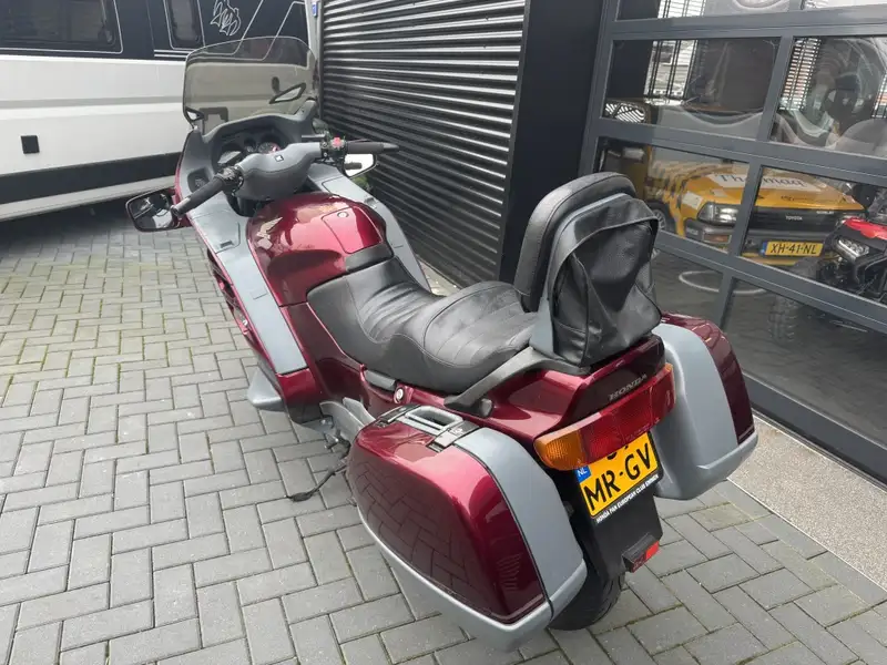 Honda ST 1100 - foto 2