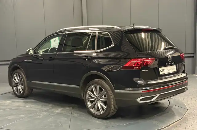 Volkswagen Tiguan Allspace view 4