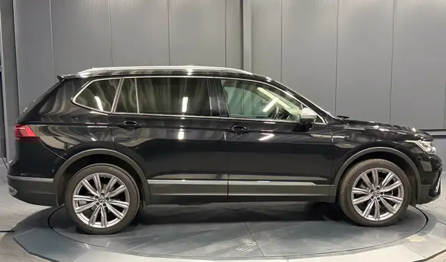 Volkswagen Tiguan Allspace view 8