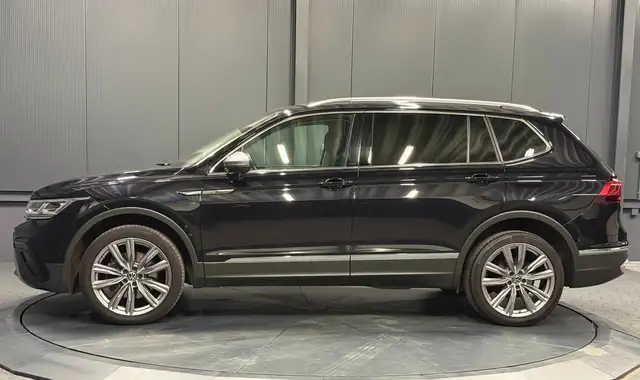 Volkswagen Tiguan Allspace view 3