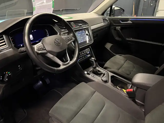Volkswagen Tiguan Allspace view 25