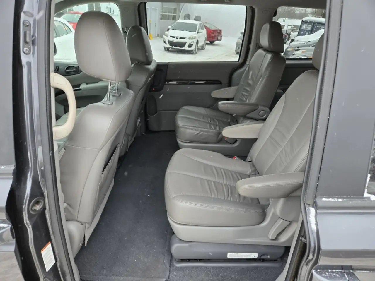 Kia Sedona снимка Kia Sedona