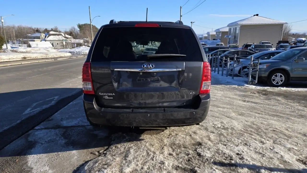 Kia Sedona снимка Kia Sedona