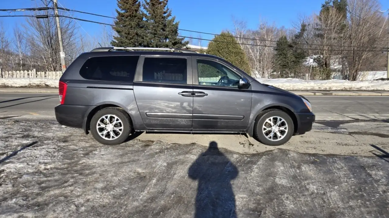 Kia Sedona снимка Kia Sedona