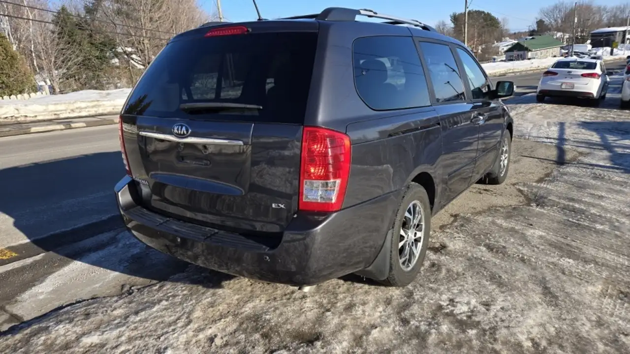 Kia Sedona снимка Kia Sedona