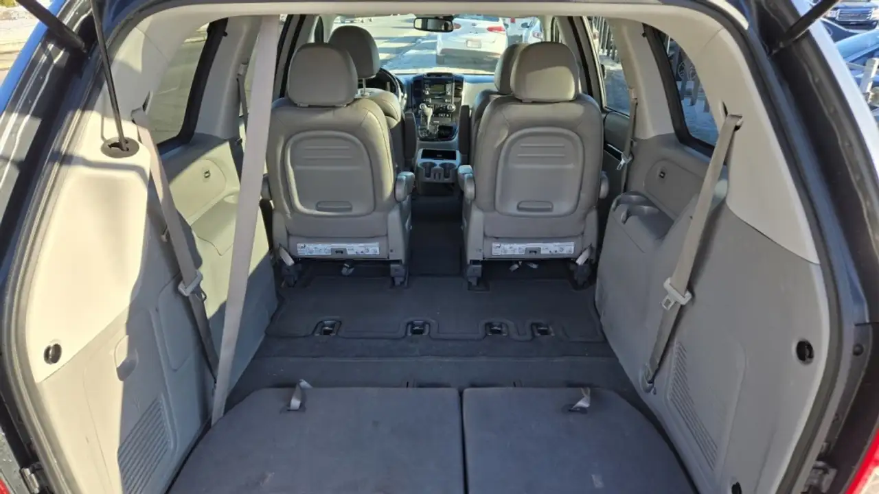 Kia Sedona снимка Kia Sedona