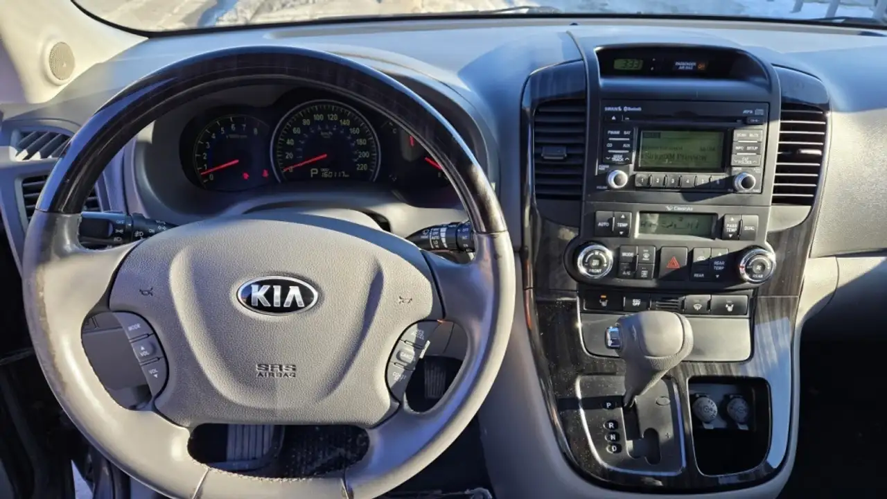 Kia Sedona снимка Kia Sedona