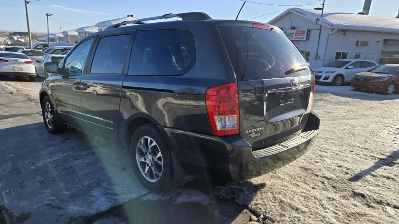 Kia Sedona снимка Kia Sedona