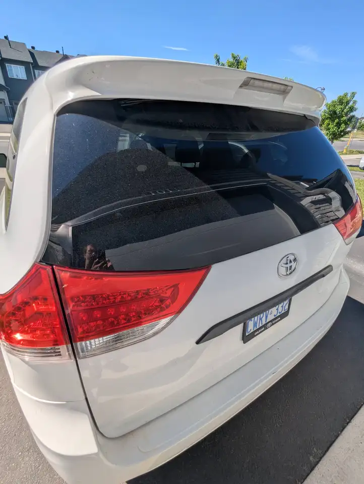 Toyota Sienna снимка Toyota Sienna