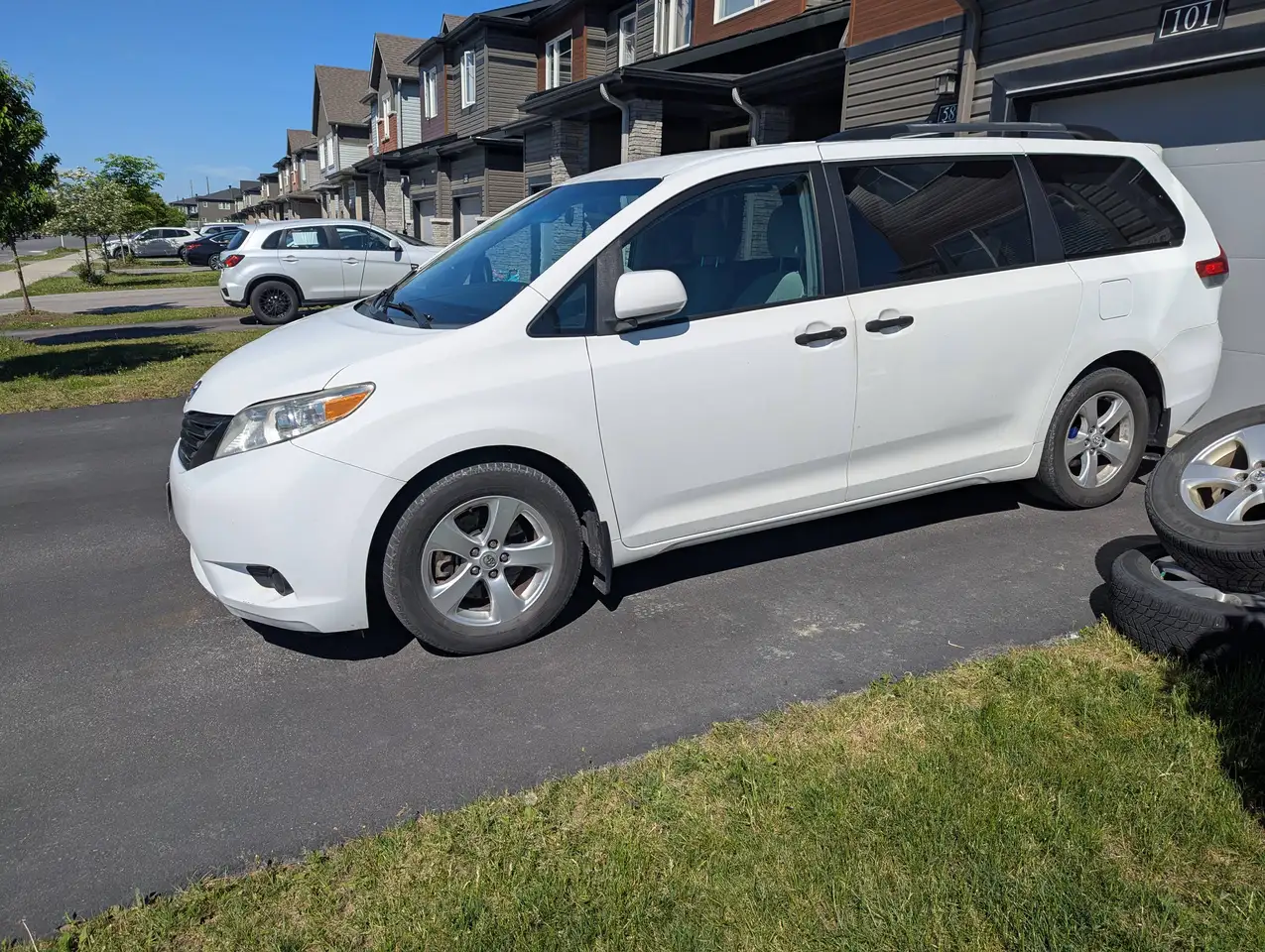 Toyota Sienna снимка Toyota Sienna
