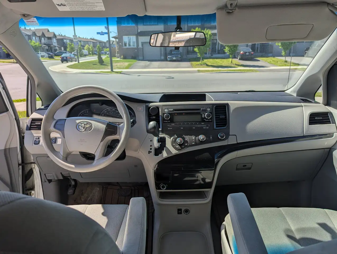 Toyota Sienna снимка Toyota Sienna