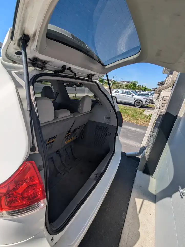 Toyota Sienna снимка Toyota Sienna