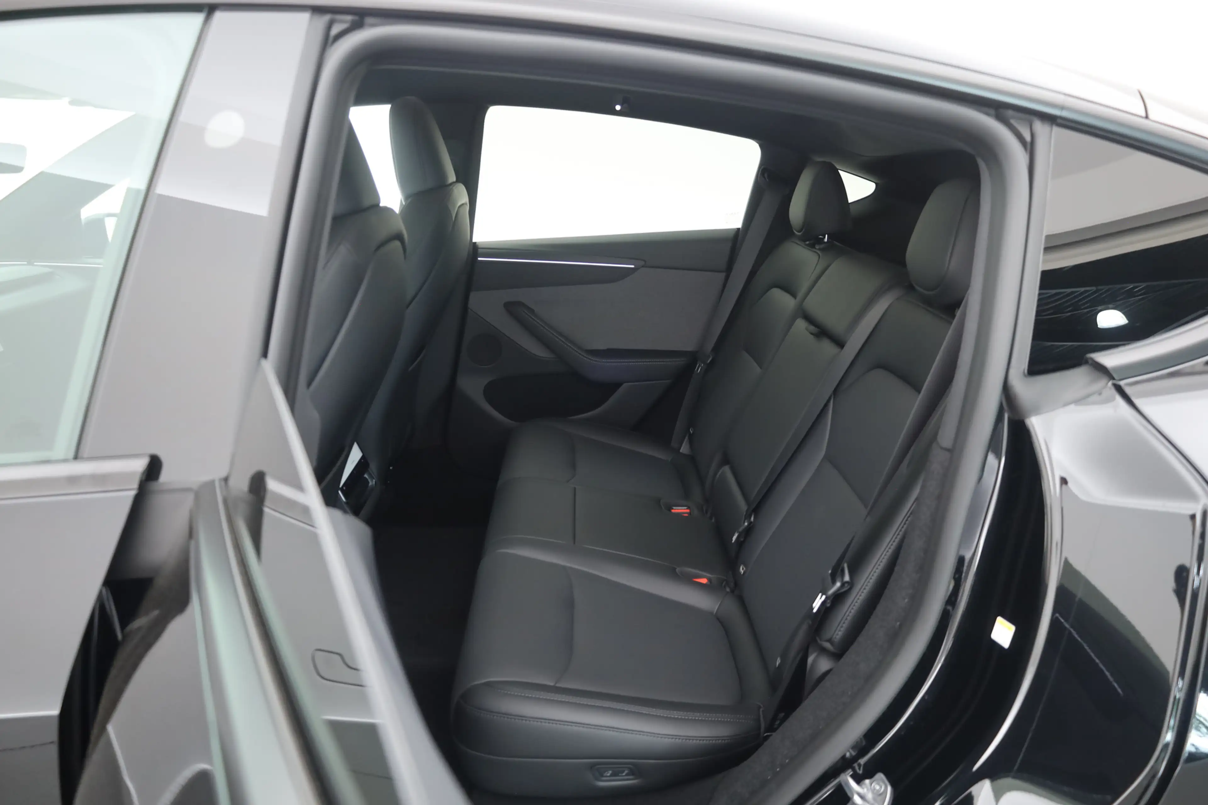 Tesla Model Y Premium Long Range RWD 75 kWh | Rijklaar! | Direct — photo 44