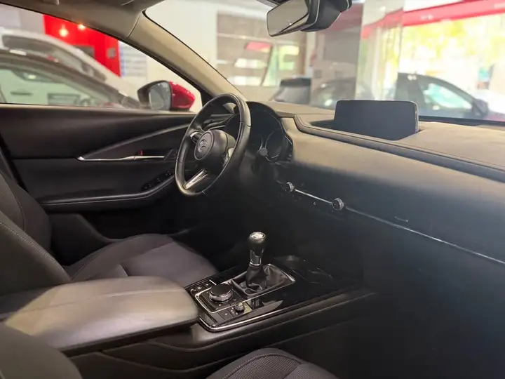 Mazda CX-30 2025, foto 4