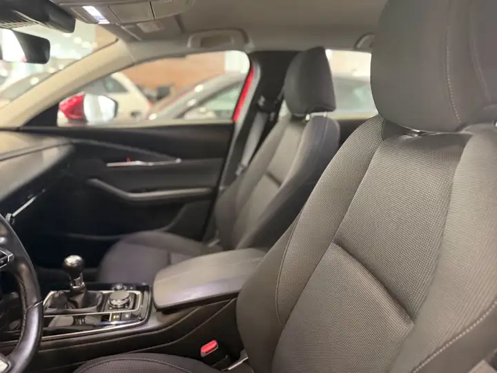Mazda CX-30 2025, foto 8
