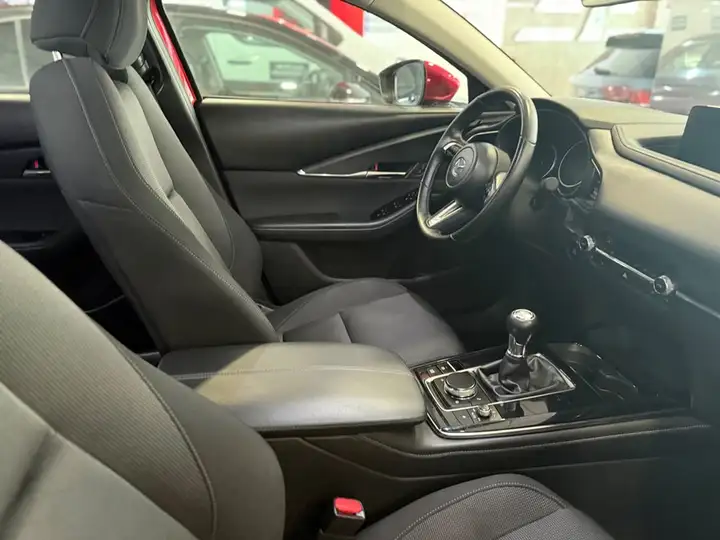 Mazda CX-30 2025, foto 3