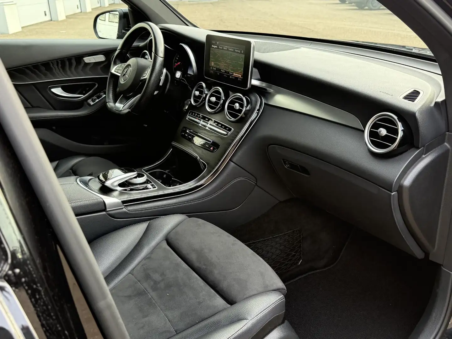 Mercedes-Benz GLC 220 Coupé C d 125kW 4MATIC Auto Black - 2