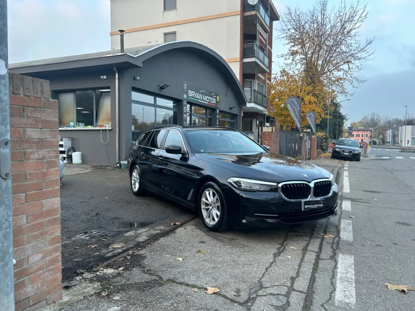BMW 520 520d 48V xDrive Touring Business Noir - 1