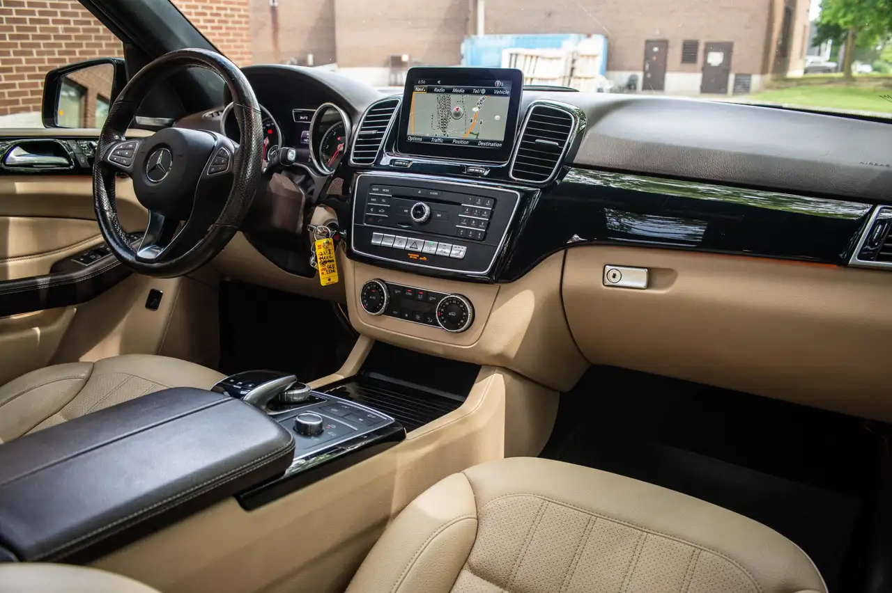 Mercedes-Benz GLE снимка Mercedes-Benz GLE