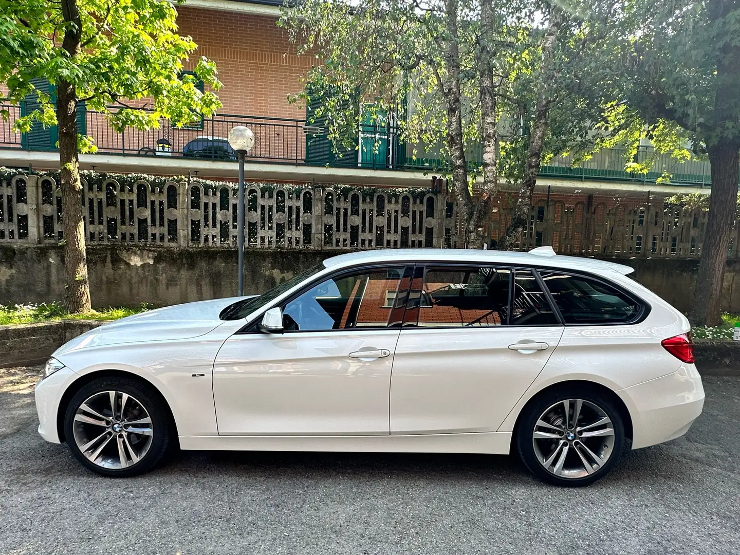 BMW 320 320d Touring xdrive Business auto - 2