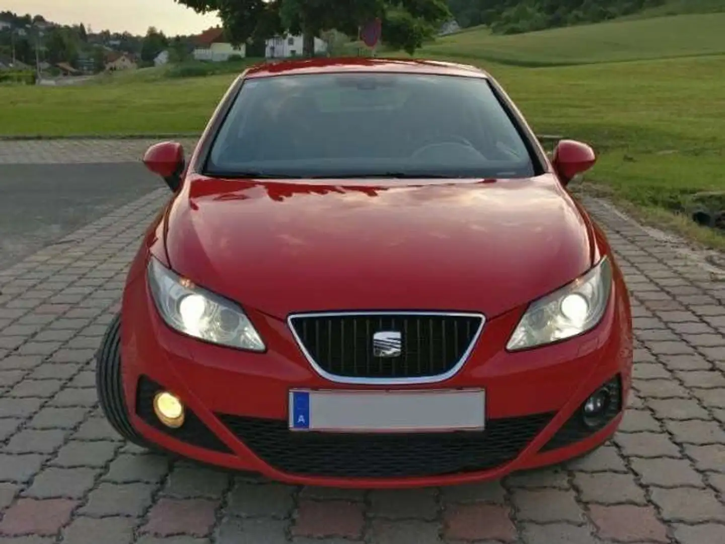 SEAT Ibiza Ibiza SportCoupé Sport 1,6 TDI CR Sport Rot - 2