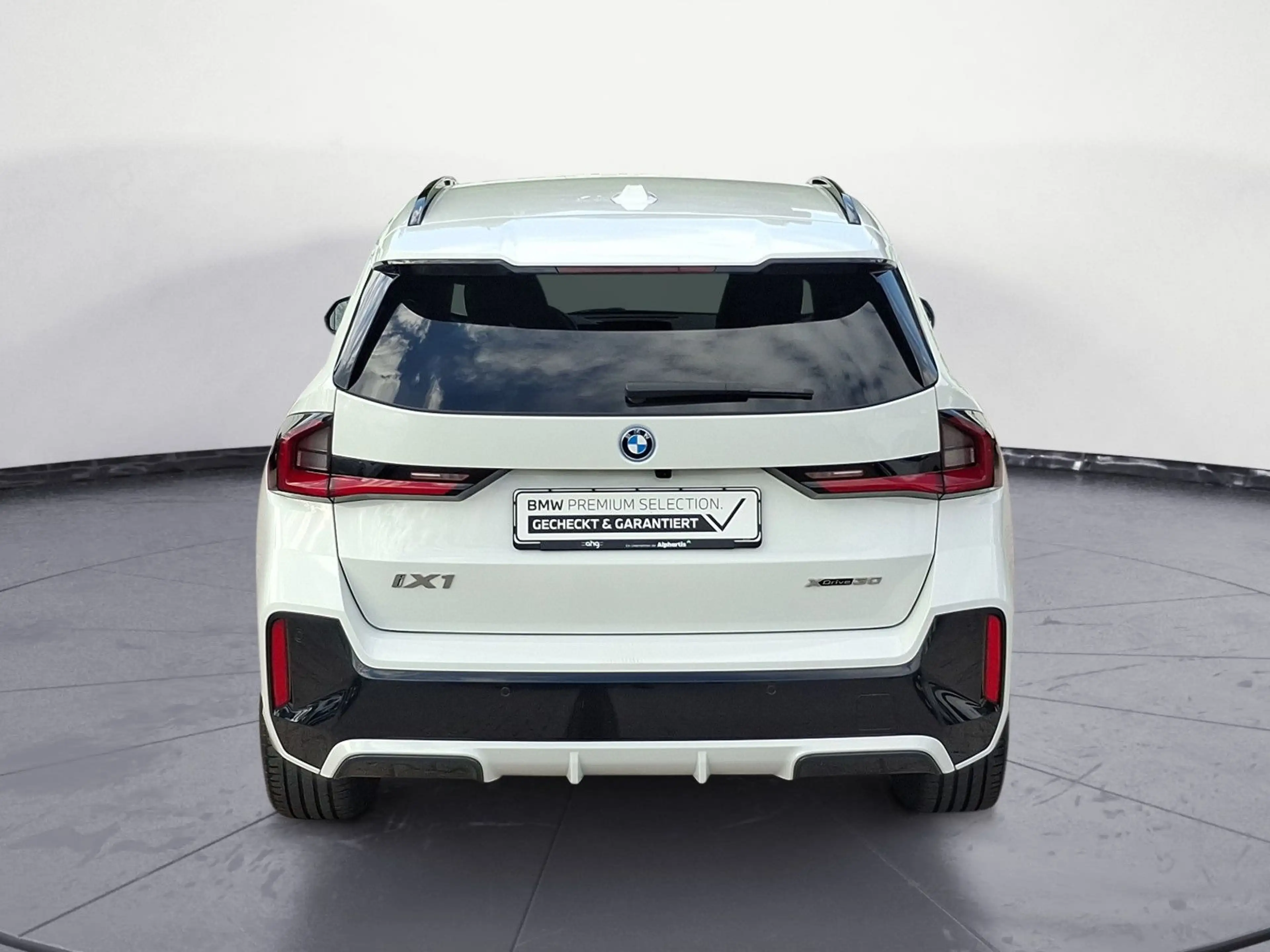 BMW iX1 xDrive30 M Sportpaket Head-Up Memory vorn — photo 6