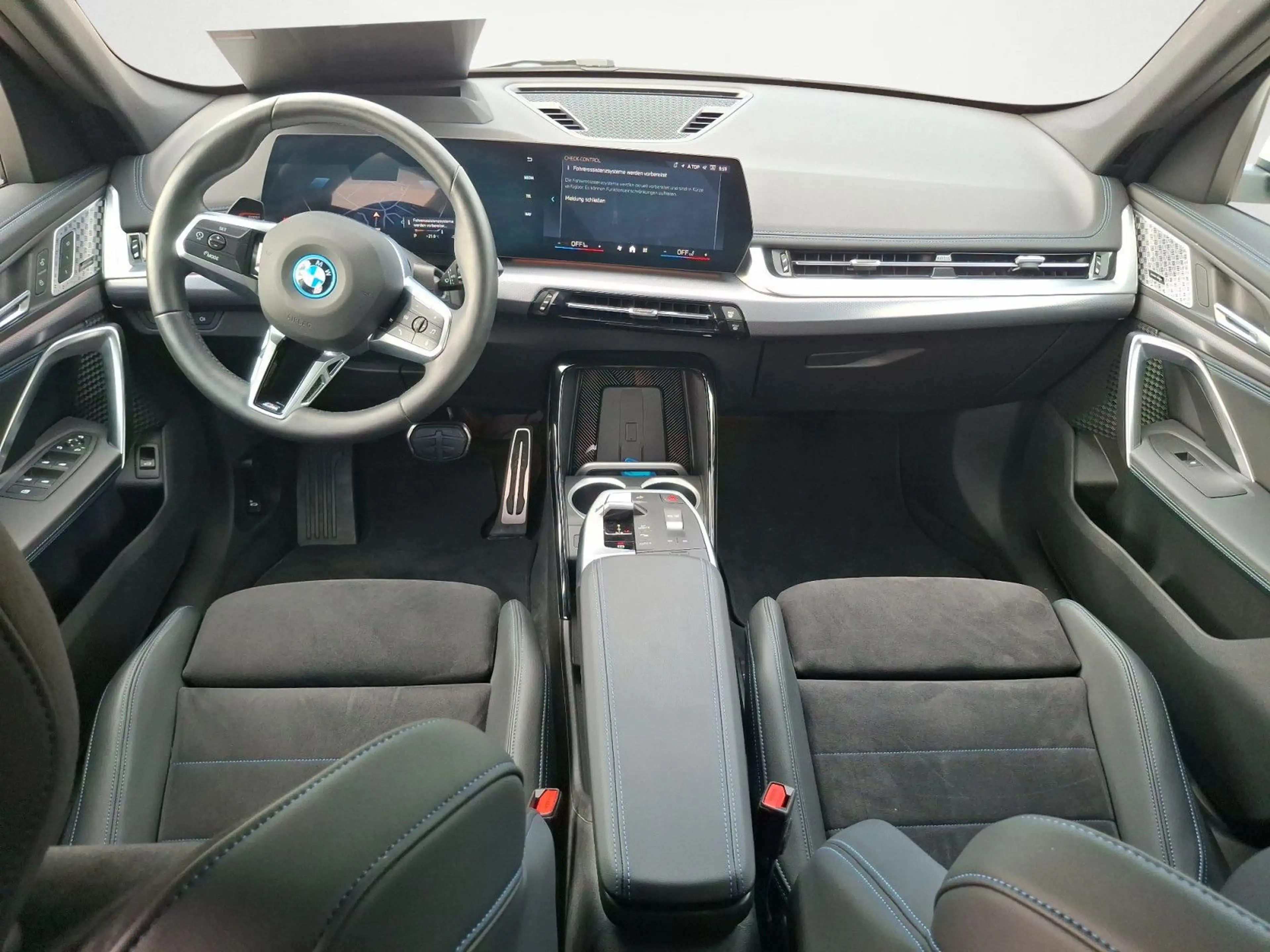 BMW iX1 xDrive30 M Sportpaket Head-Up Memory vorn — photo 14