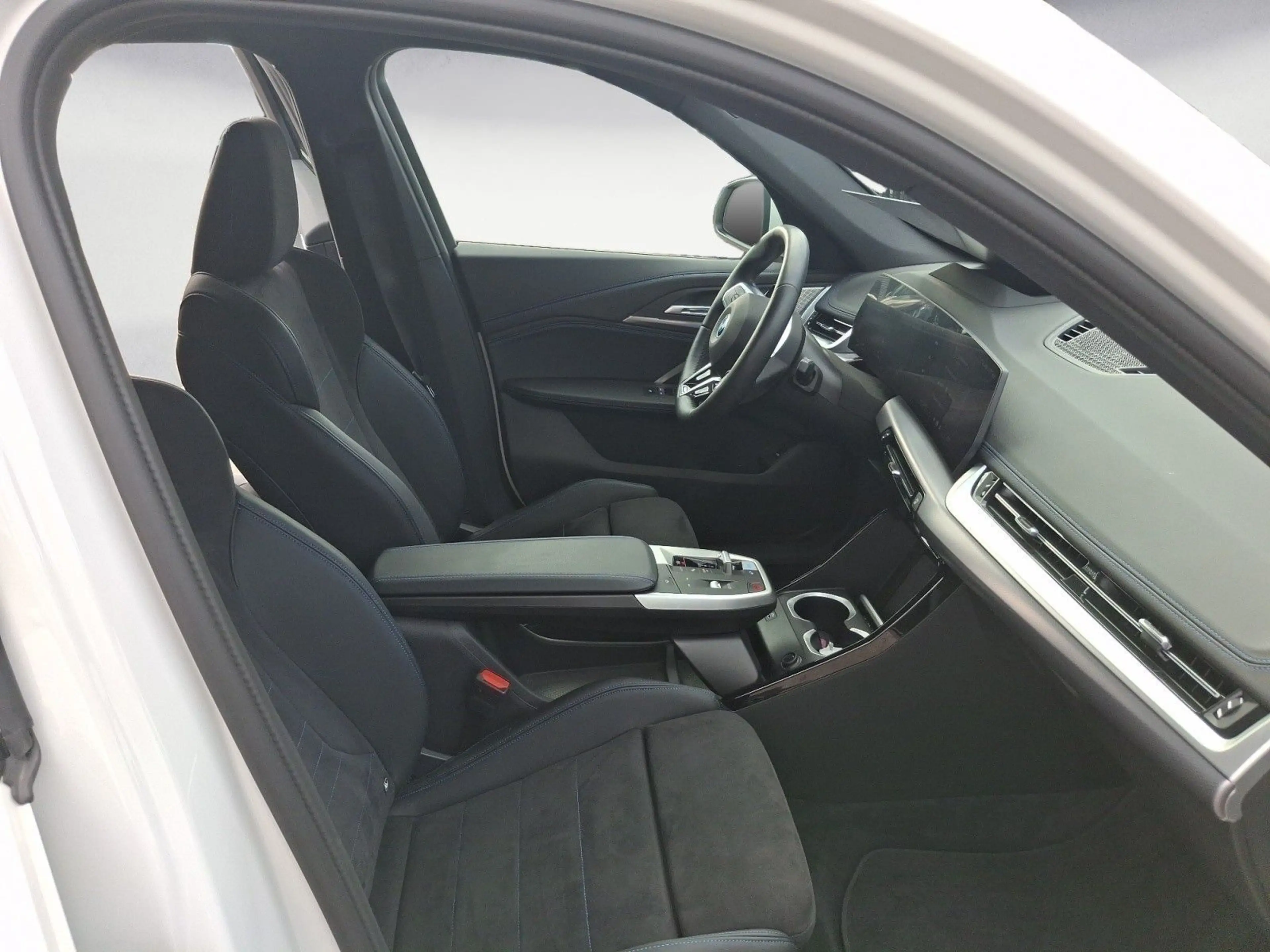 BMW iX1 xDrive30 M Sportpaket Head-Up Memory vorn — photo 15