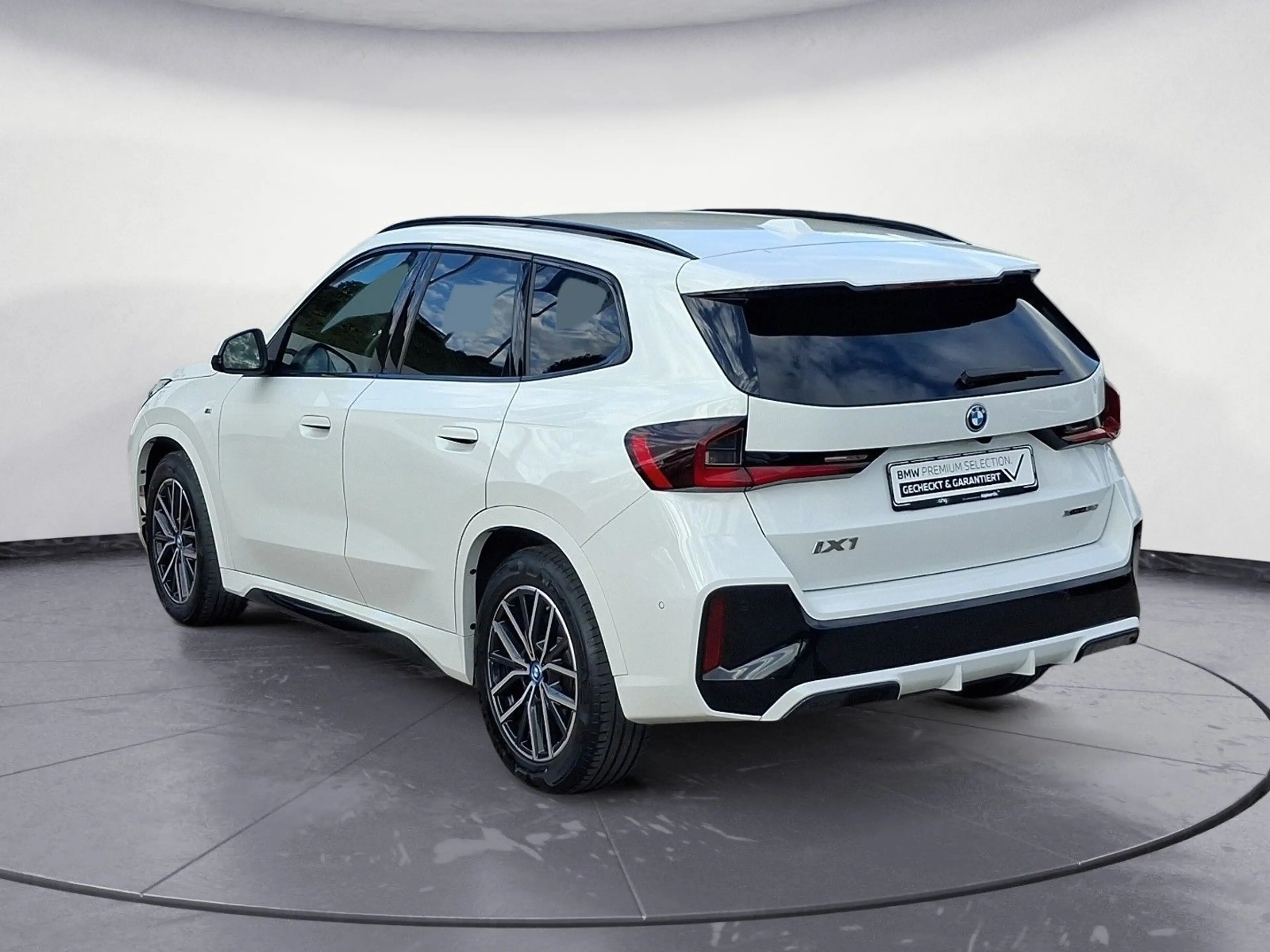 BMW iX1 xDrive30 M Sportpaket Head-Up Memory vorn — photo 5